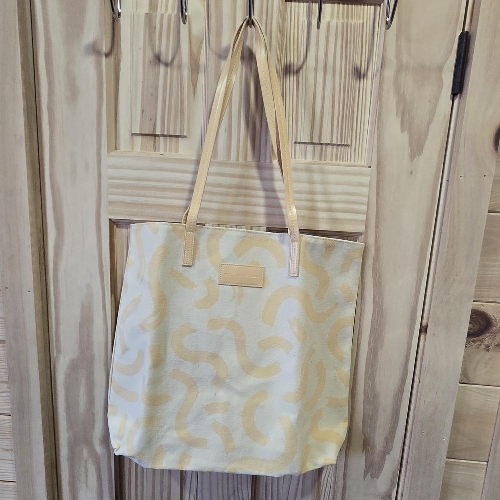 New Rodan + Fields Cream Patterned Tote